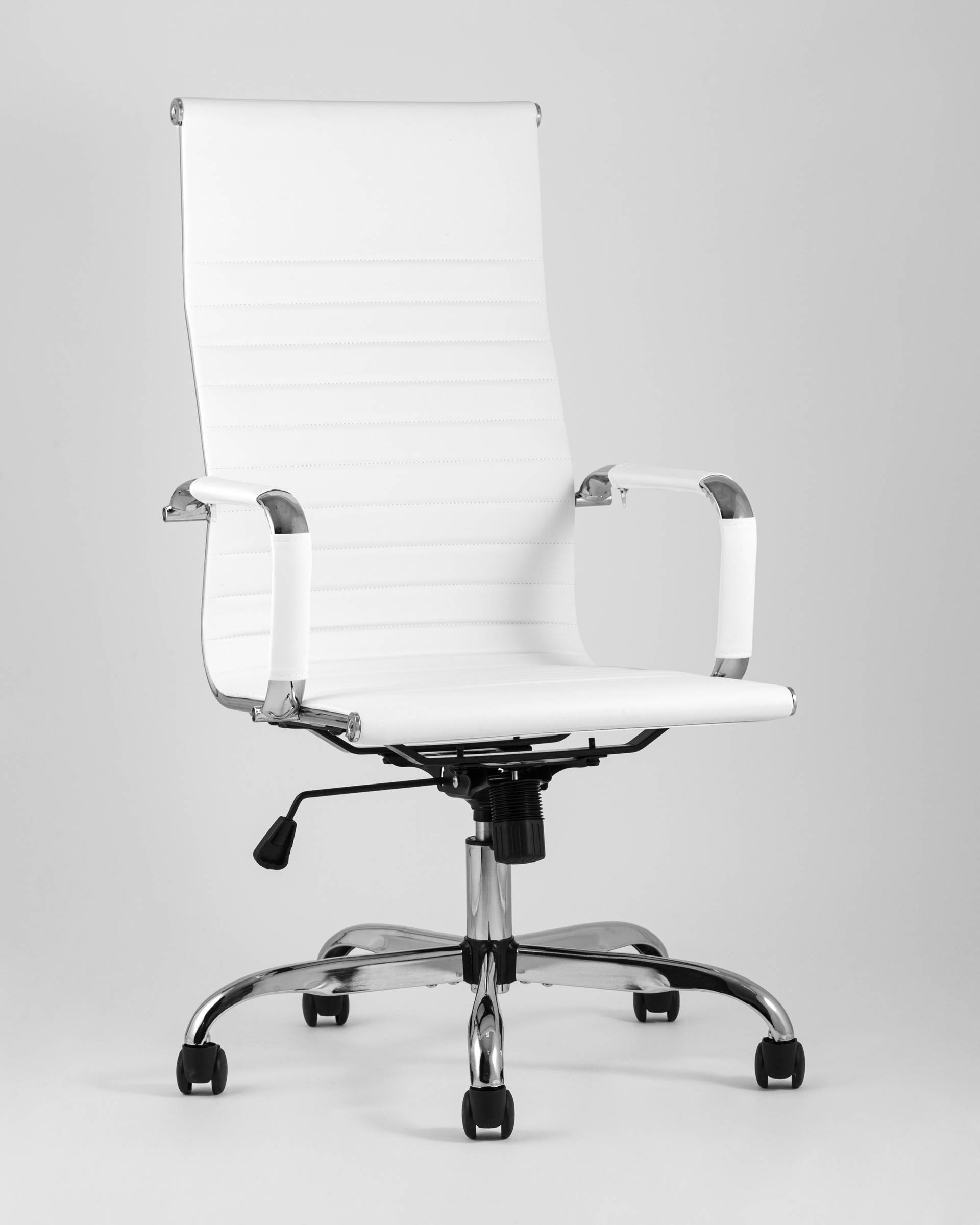 Кресло офисное белое на колесиках